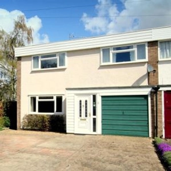 4 bed end-of-terrace house
